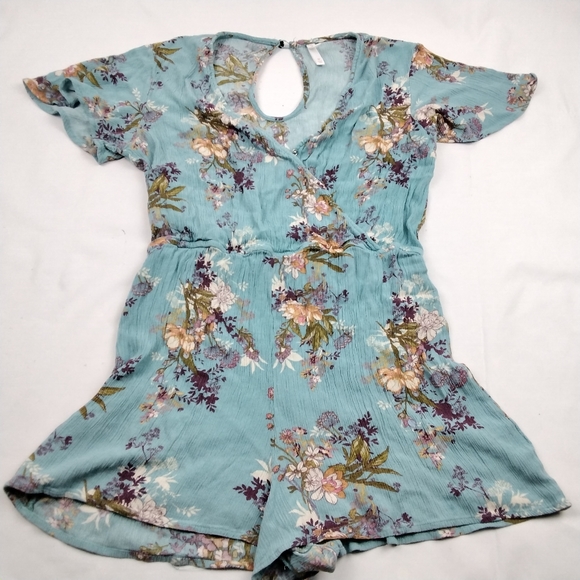 Xhilaration Pants - Blue flowers shorts romper with snap front